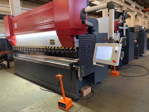 折彎機先行者：豐科機械數(shù)控折彎機助力鈑金加工，更高效更節(jié)能！? 