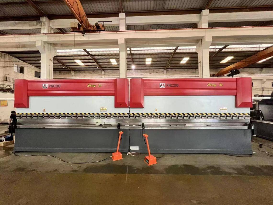 實(shí)現(xiàn)1+1＞2，豐科機(jī)械創(chuàng)新推出高效的雙機(jī)聯(lián)動(dòng)折彎?rùn)C(jī) ? 